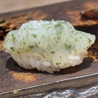 鮨くにみつ - 白エビの茶葉〆