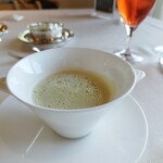 メインダイニングルーム 三笠 - 淡路玉葱のポタージュ　えんどう豆の香り