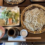 くろつぼ - 能登産の十割そば　山菜の天ぷら