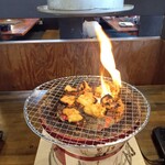 Shichirin Yakiniku Anan Ebina ten - ホルモンミックスを七輪で焼く