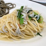 リトルネスト - しらすと菜の花のペペロンチーノ