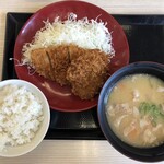 Katsuya - ロースメンチカツ定食(902円税込)豚汁大変更55円