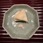 多仁本 - 蒸し筍。藻塩で。甘さといい、食感といい、素晴らしい。