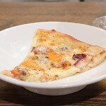 トリワイン ＰＩＫＯＳＨＨＨＵ - 自家製生地のピザ２