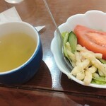 Hokuto Kan - セットのサラダとスープ