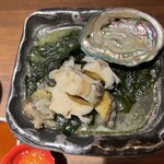 八幡屋 - 焼物　三陸わかめと鮑の蒸し物