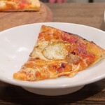 トリワイン ＰＩＫＯＳＨＨＨＵ - 自家製生地のピザ１