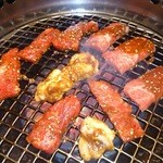 Yakiniku Shusai Miki En - ホルモンも焼けています