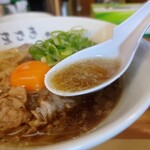 麺屋 まさき - 肉の旨味が溶け込んだスープ