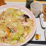 Nagasaki Chanpon Ringahatto - 野菜たっぷり皿うどんと餃子のセット