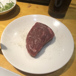 焼肉ふうふう亭 - 赤身の肉塊
