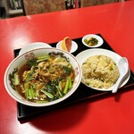 中国家庭料理大連 - 炒飯×豚肉麺のランチセットの別アングル
