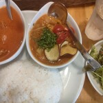 スパイスボックス - 二種カレー（チキンカレー甘口、ダルカレー中辛）