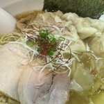 美志満 - ワンタントッピングの塩ラーメン