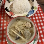 路地裏のタイ料理とお酒 バナナ食堂 - 