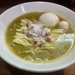 ヌードル＆スパイスカレー 今日の1番 - 本日のかけソバには、いつもの卵以外にウヅラもサービス→本当にいつも店主の方ありがとうございます！