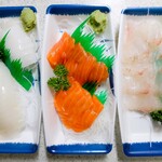 魚正 - やりいか、サーモン、ひらめ刺し