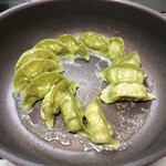 手包餃子 餃 - お鍋が大きすぎた〜　　