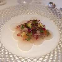 レストラン・パッション - 蕪とシマアジのカルパッチョ
                こちらもお花が散らしてあって彩りもきれい！
                シマアジも5切ついてて嬉しい（笑）