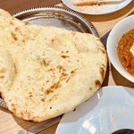 インド料理 MAHARAJA - ナン、Prawn Masala