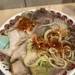 Owari Ramen Daiichi Asahi - 唐辛子をかけて