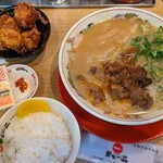 Tenka Ippin - こってり唐揚げセット1310円＋スープ大110円牛スジ380円トッピング