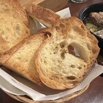 幸せを感じるワインと空飛ぶ唐揚げバル バル平 - 