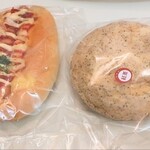 三村のパン - フランキーBoy200円と紅茶メロンパン180円