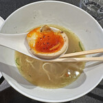 Japanese Soba Noodles 蔦 - 青森シャモロックの有精卵を使用した味玉（ハーフ）