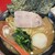 横浜ラーメン おか本 - 料理写真:▪️特選らーめん並¥900
          　※ご飯無料(お代わりも無料)
          　※お好みは、私の定番『固め  多め』
          　※ニンニク好きはニンニク醤油をお願いすると
          　　冷蔵庫から瓶で提供してくれます