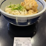 243567517 - ▪️冷とり天ぶっかけうどん(並)¥520
                                  　※温かいうどんも冷たいうどんも
                                  　　基本的に同じ価格です