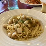 オステリア イル ロカーレ - 小柱と長ネギのパスタ