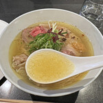 Japanese Soba Noodles 蔦 - 多層的な味なのにまとまり感の有るスープ