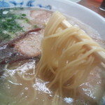 濃厚なのにアッサリ入ってくる無法松は、連食に適する。スルッと入る細麺が心地よい