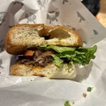 SHOGUN BURGER 心斎橋店 - ハンバーガー  中こんな感じ