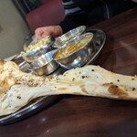 インドアジアン レストラン＆バー ビンティ - 家内はLunch Setにゴマナンで。
            今日のはまたもや大きかったかなぁ。