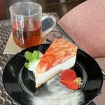 このい かふぇ - いちごの自家製レアチーズケーキ