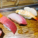 Tsukiji Sushichou - 「おまかせ盛 扇 ＜８貫＞」