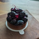 LESS by Gabriele Riva & Kanako Sakakura - 