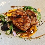 カフェ ムク - メイン、三元豚ロース肉のグリル　粒マスタードソース