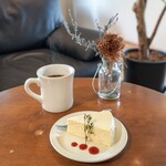 NOG COFFEE ROASTERS - ◆チーズケーキ（税込620円）
                      ◆バッチブリュー（税込430円）