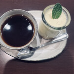 ナチュラルカフェ＆レストラン 椨の木 - プリンとコーヒー