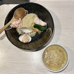 Goden - 【限定】蛤と鯛の旨味つけ麺＋ずわい蟹ほぐし身(1,450円)