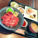 光る海 - 料理写真:マグロ丼