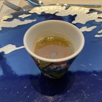 RISTORANTE E'VOLTA Unico Polo - 多分、このスープは好き嫌いがハッキリ出る味付け。葛根湯をお湯で溶いて飲む感じ(T ^ T)