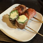 串バー 山三 - チーズピーマン、トマトベーコン