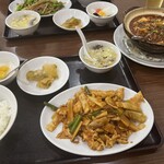 華林 - 鶏肉の四川風辛子炒め定食
            陳麻婆豆腐