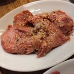 羊肉炭火焼 肉汁屋 - 