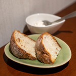 Civetta - 自家製パン、バター