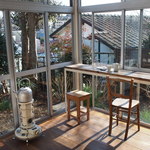 オンザディッシュ - サンルームの角の席